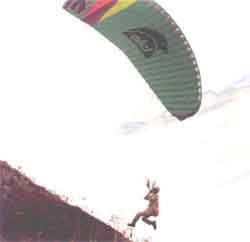 Western Paragliding Association - Si Lin clowns around