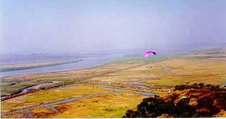 Western Paragliding Association - Flying over the Vaitarna