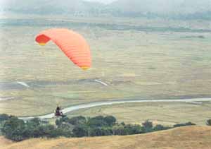 Western Paragliding Association  - Flying over the river